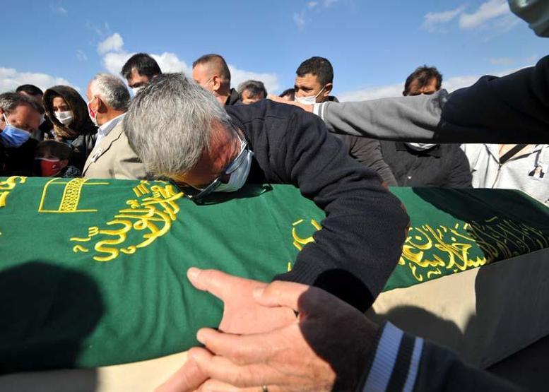 91 saat sonra kurtarılan Aydanın annesi Fidan Gezgin, toprağa verildi