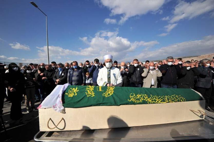 91 saat sonra kurtarılan Aydanın annesi Fidan Gezgin, toprağa verildi