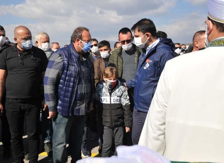 91 saat sonra kurtarılan Aydanın annesi Fidan Gezgin, toprağa verildi