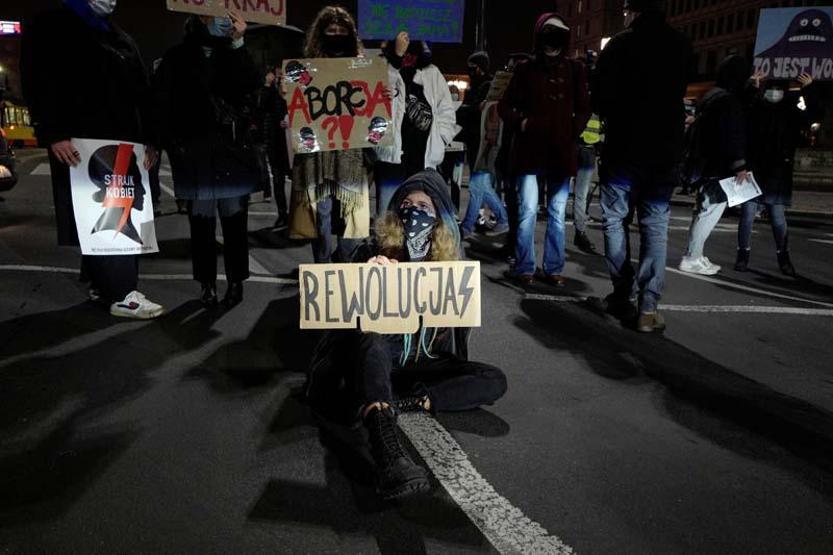 Polonyada kürtaj yasasına erteleme kararı