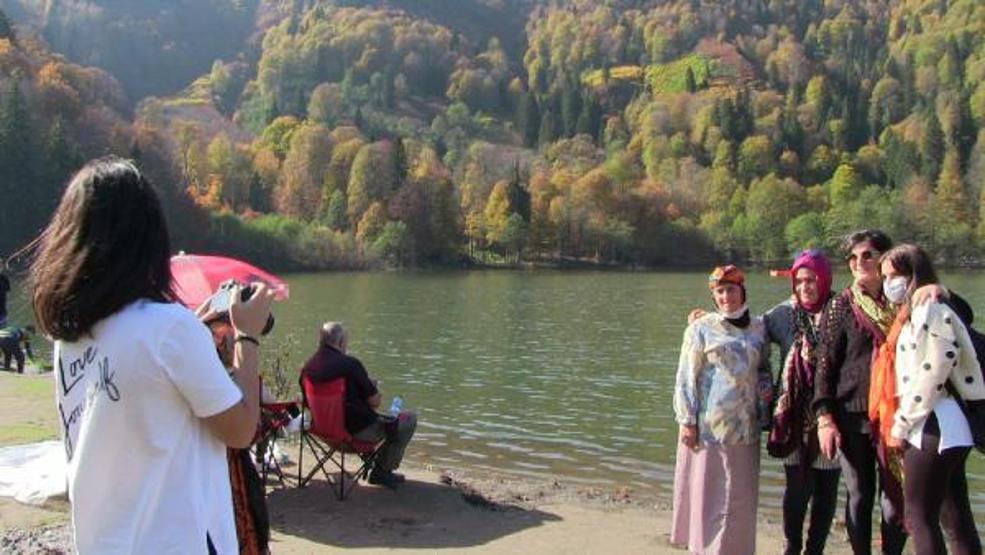 Karagöl Tabiat Parkında sonbahar güzelliği
