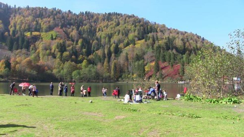 Karagöl Tabiat Parkında sonbahar güzelliği