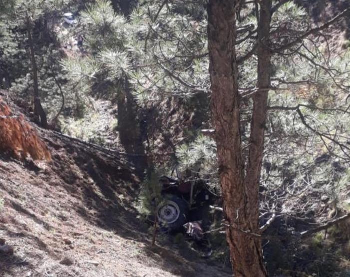 Traktör altında kalan çift, hayatını kaybetti