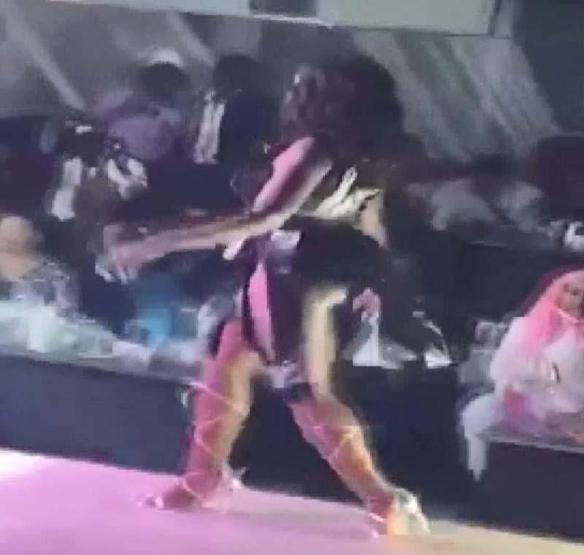 Esenyurtta gece kulübünde Miss Uganda güzellik yarışması