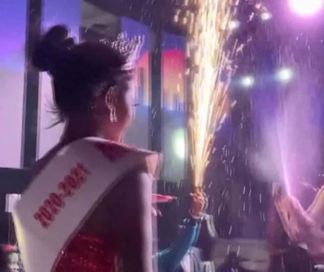 Esenyurtta gece kulübünde Miss Uganda güzellik yarışması