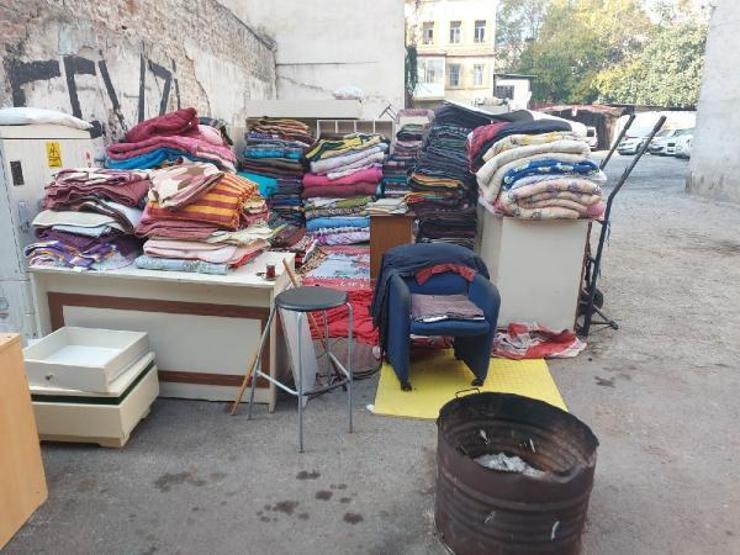 Depremzedelerin battaniyelerini satan kişi hurdacı çıktı
