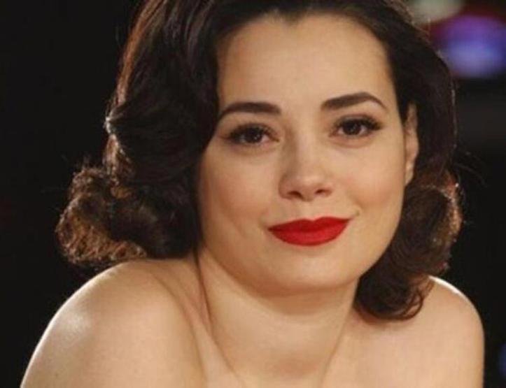 Özgü Namal Ölümden Döndüğü Korkunç Kazayı Anlattı “15 Dakika Nefes Alamadan Yattım”