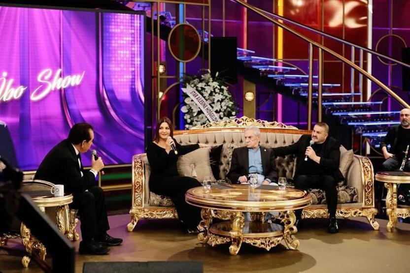 İbo Showda duygusal anlar İbrahim Tatlıses ile Aydemir Akbaş gözyaşlarını tutamadı