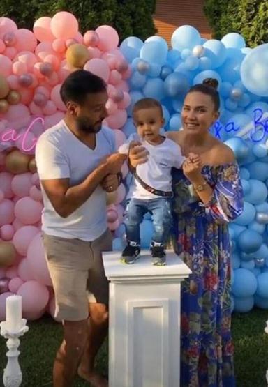 Alişan-Buse Varol çiftinden romantik kutlama: Üç seneye iki çocuk sığdırdık