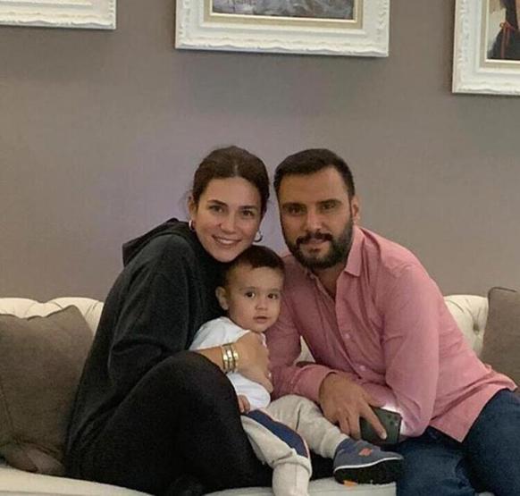 Alişan-Buse Varol çiftinden romantik kutlama: Üç seneye iki çocuk sığdırdık