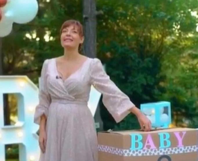 Oyuncu Özge Özder bebeğinin cinsiyetini açıkladı