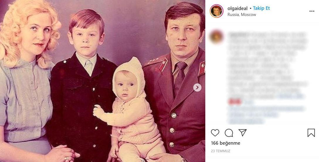 Rus modelin koronavirüs paylaşımı olay oldu: Babasının cenazesini böyle aldı