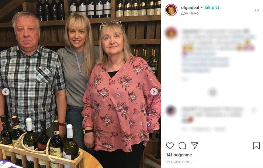 Rus modelin koronavirüs paylaşımı olay oldu: Babasının cenazesini böyle aldı