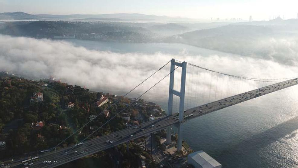 İstanbul Boğazına çöken sis havadan görüntülendi