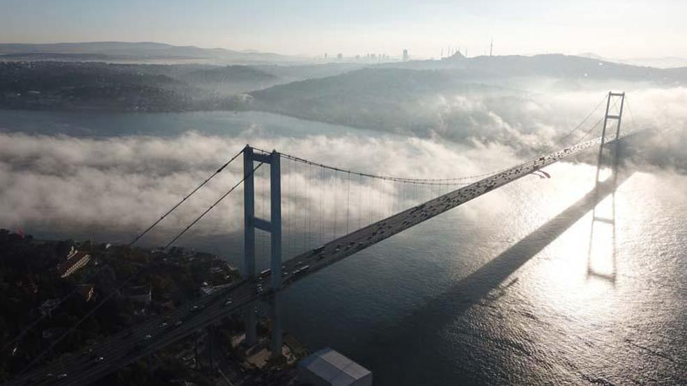 İstanbul Boğazına çöken sis havadan görüntülendi