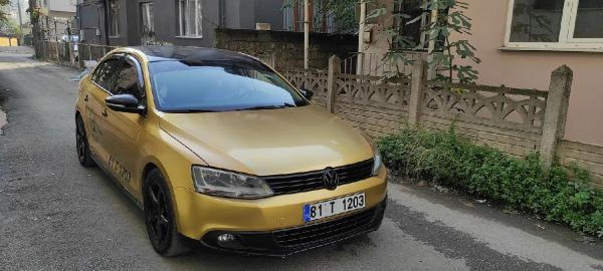 Taksiciden cansız mankenle koronavirüs önlemi