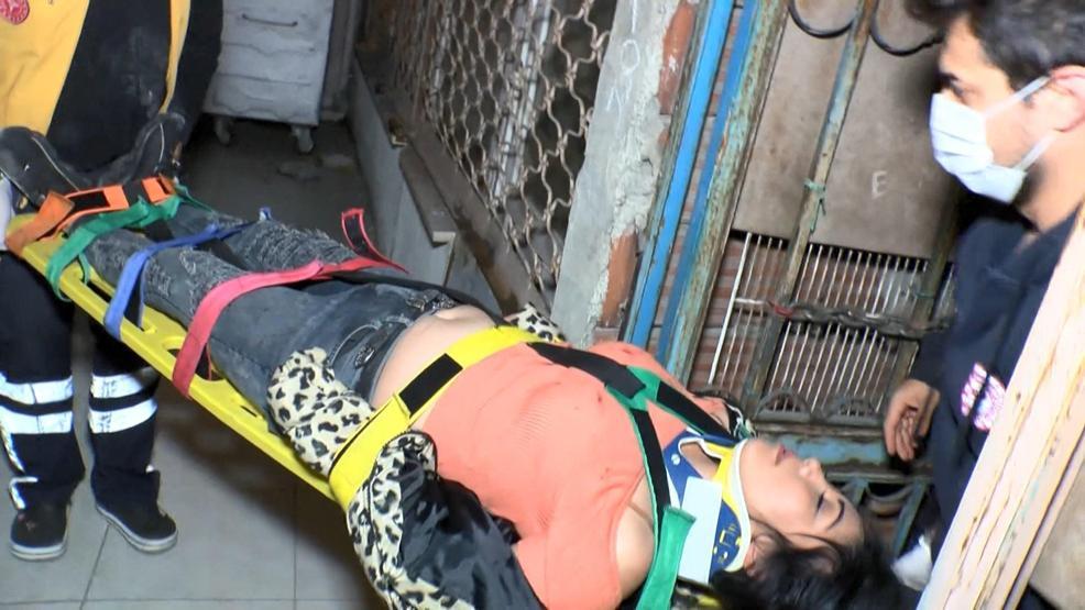 Eğlence mekanına koronavirüs baskını: Kaçan 2 kişi merdivenden düşerek yaralandı