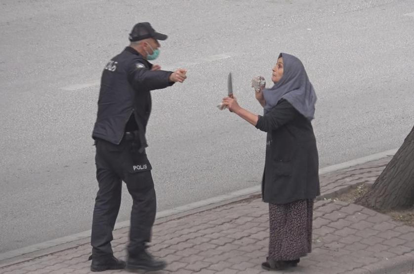 Masa kavgası Birbirlerine girdiler
