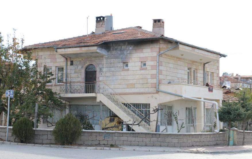 Ayrılmak isteyen eşinin evinin önüne bomba düzeneği kurdu