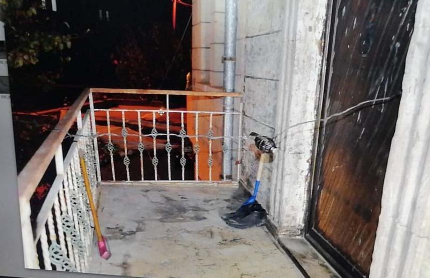 Ayrılmak isteyen eşinin kapısına bomba düzeneği kurdu