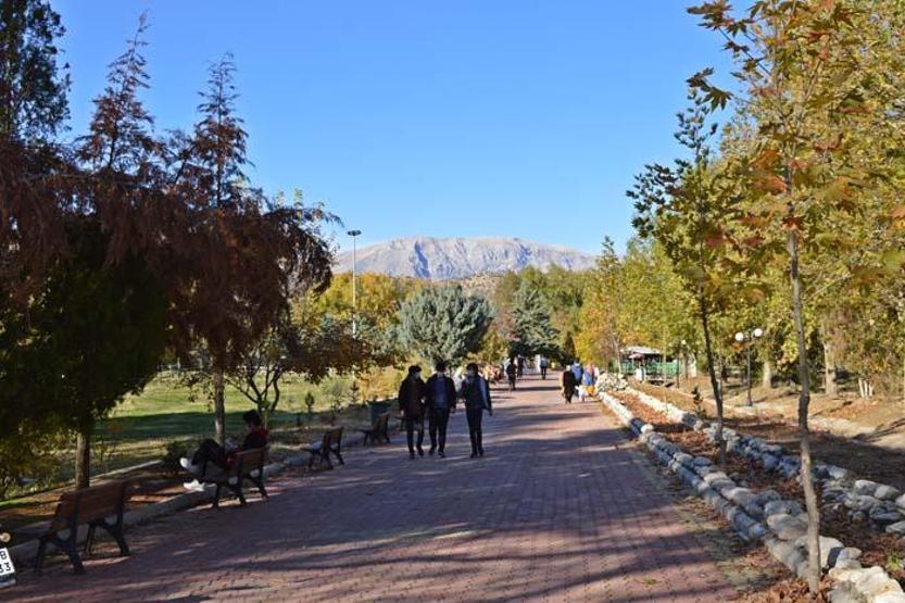 Gölbaşı Gölleri Tabiat Parkında sonbahar güzelliği