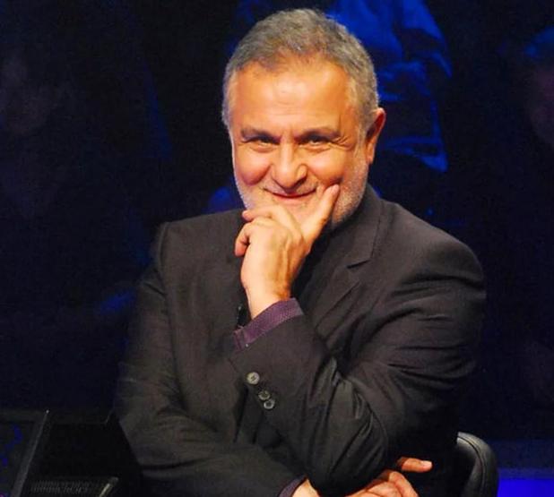 Ünlü sanatçı Kenan Işıktan haber var: Sandalyede oturuyor, vücudunu kontrol ediyor