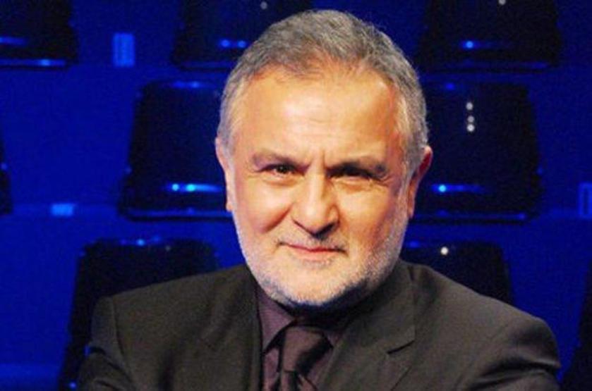 Ünlü sanatçı Kenan Işıktan haber var: Sandalyede oturuyor, vücudunu kontrol ediyor