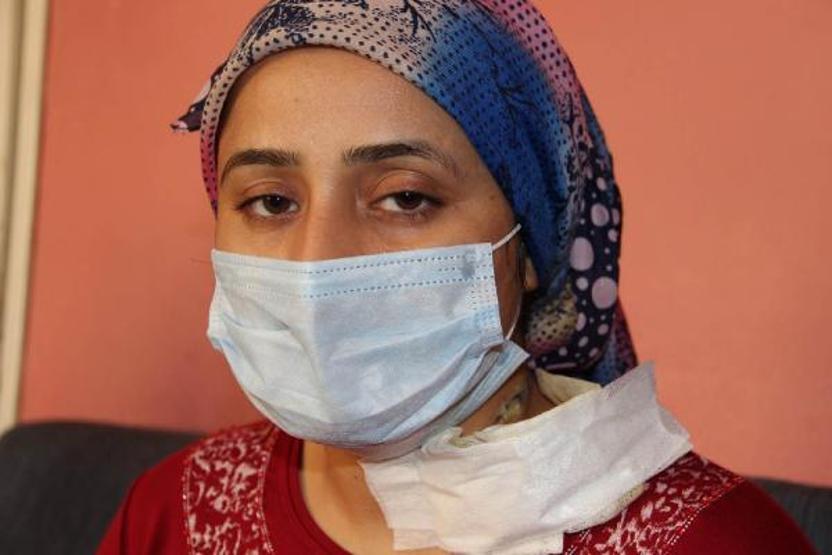 Boşanmak istediği eşi, çocuklarının önünde boğazını kesti
