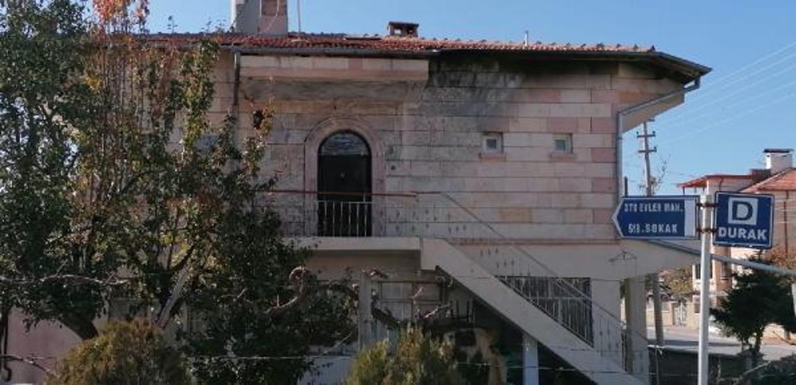 Akılalmaz olay Eşinin kapısına bomba düzeneği kurdu