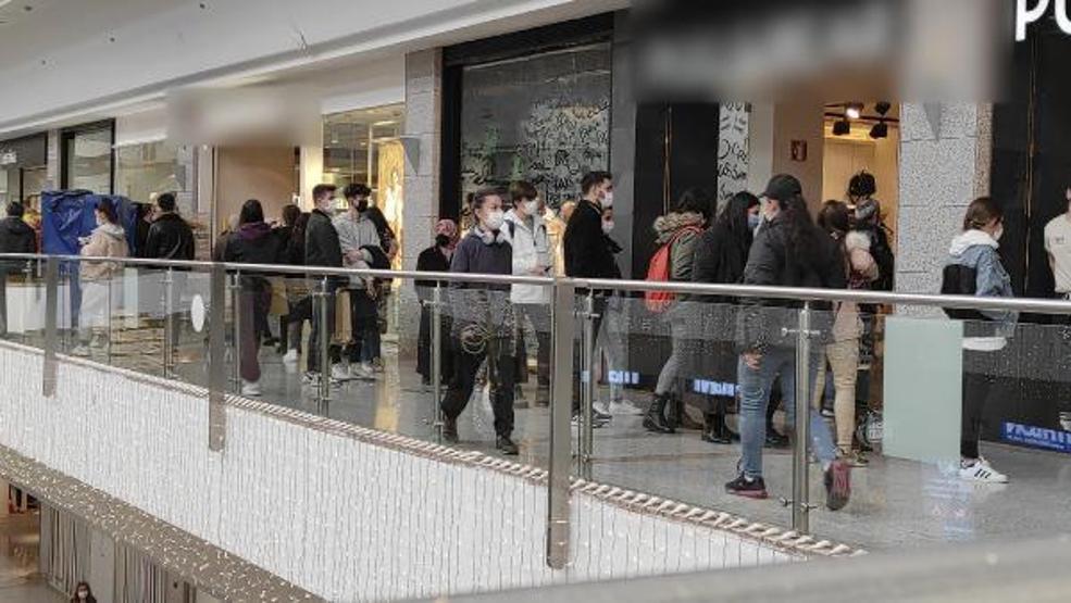 Mağazalarda indirim yoğunluğu