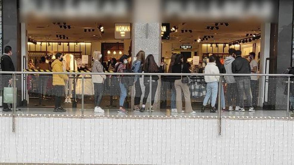 Mağazalarda indirim yoğunluğu