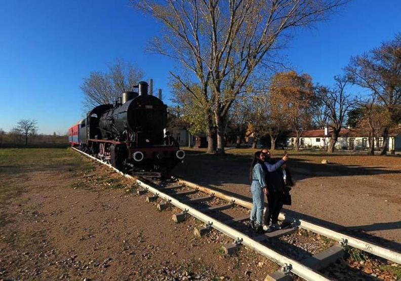 Eski tren garı fotoğraf tutkunlarının uğrak yeri oluyor