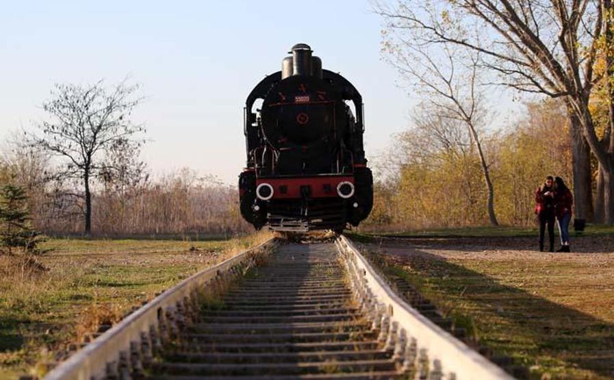 Eski tren garı fotoğraf tutkunlarının uğrak yeri oluyor