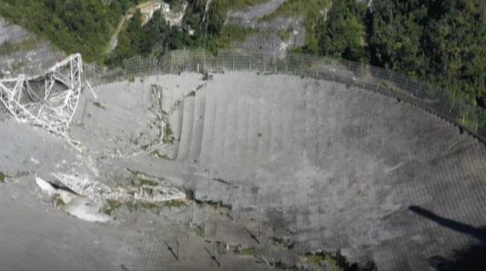Porto Riko’da ünlü Arecibo teleskobu çöktü