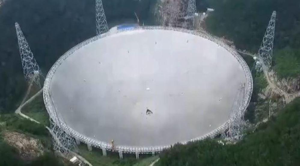 Porto Riko’da ünlü Arecibo teleskobu çöktü