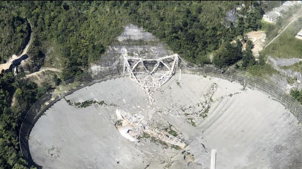 Porto Riko’da ünlü Arecibo teleskobu çöktü
