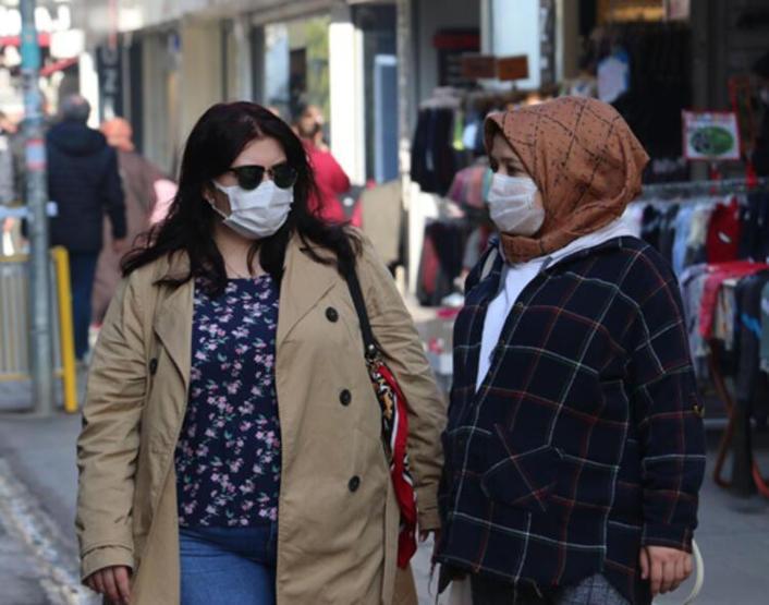 Akılalmaz olay Koronayı 136 kişiye böyle üfürdü