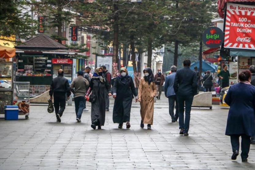 Akılalmaz olay Koronayı 136 kişiye böyle üfürdü