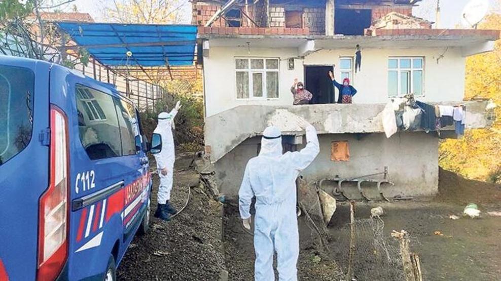 Akılalmaz olay Koronayı 136 kişiye böyle üfürdü