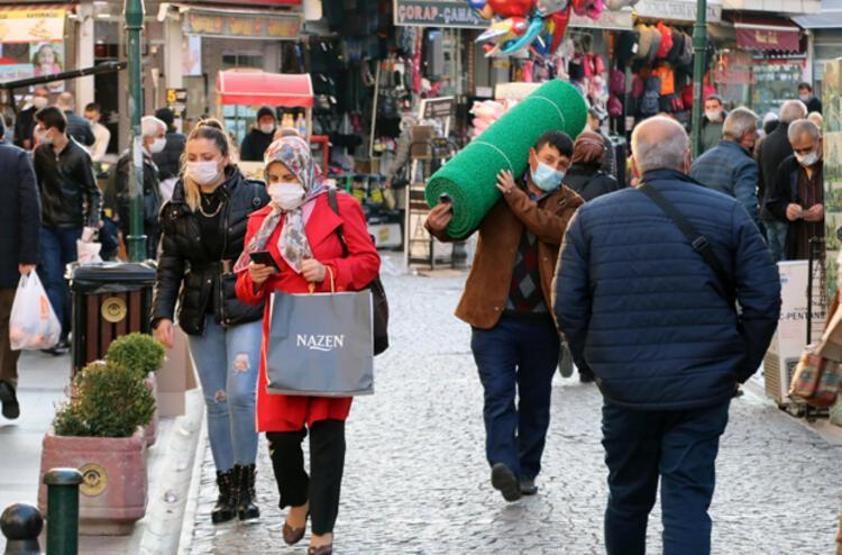 Akılalmaz olay Koronayı 136 kişiye böyle üfürdü