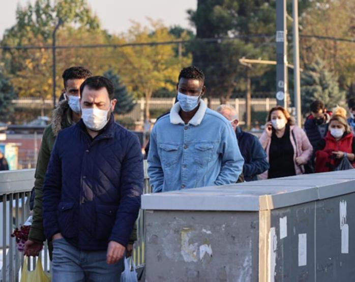 Akılalmaz olay Koronayı 136 kişiye böyle üfürdü