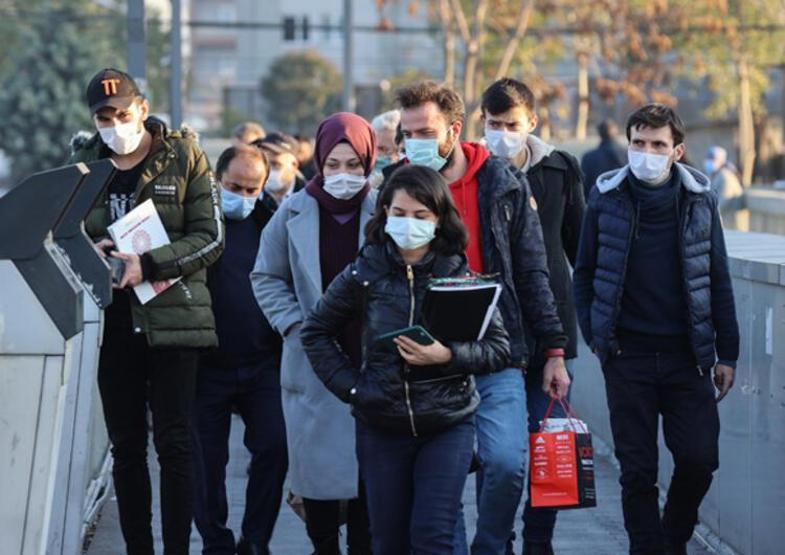 Akılalmaz olay Koronayı 136 kişiye böyle üfürdü