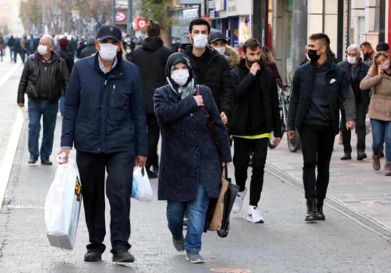 Akılalmaz olay Koronayı 136 kişiye böyle üfürdü