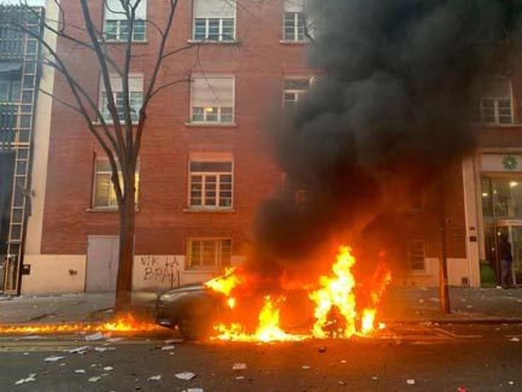 Fransada güvenlik yasası karşıtı protestoda şiddet olayları patlak verdi: 22 gözaltı
