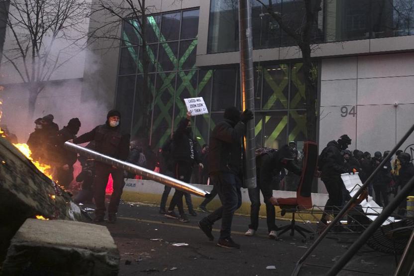 Fransada güvenlik yasası karşıtı protestoda şiddet olayları patlak verdi: 22 gözaltı