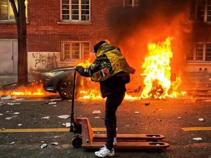 Fransada güvenlik yasası karşıtı protestoda şiddet olayları patlak verdi: 22 gözaltı