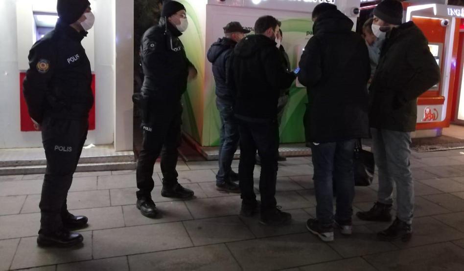 Çektiği parayı ATMde unuttu, polisten yardım istedi