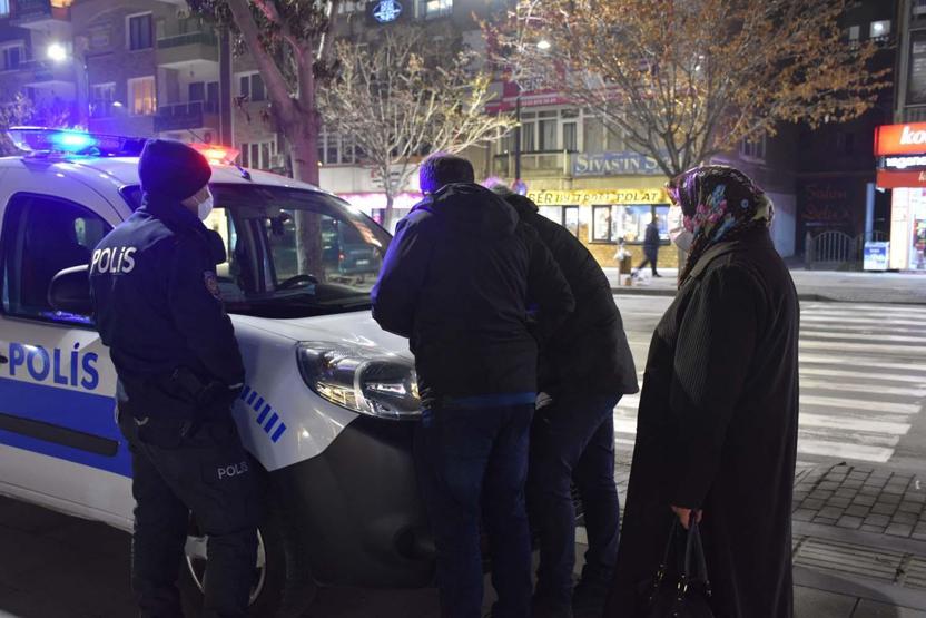 Çektiği parayı ATMde unuttu, polisten yardım istedi