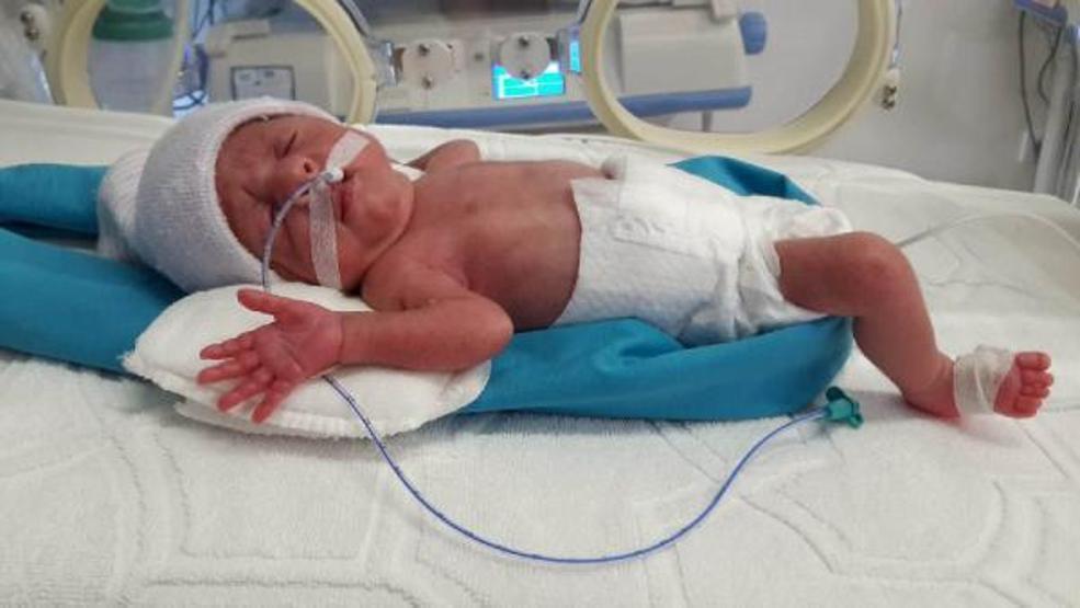 490 gram ve 680 gram doğan ikizler hayata tutundu