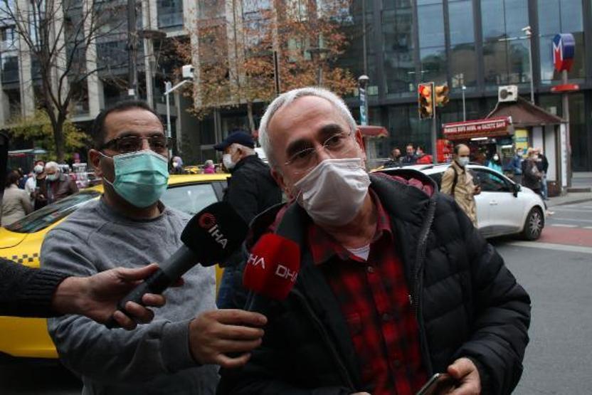 Aydınlatma direği otomobilin üzerine devrildi